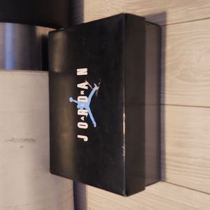 Air Jordan empty box